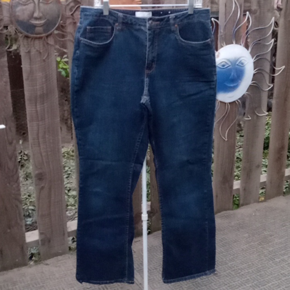 Woman's jeans blue good stretch size 14. Cold water Creek. Natural fit.